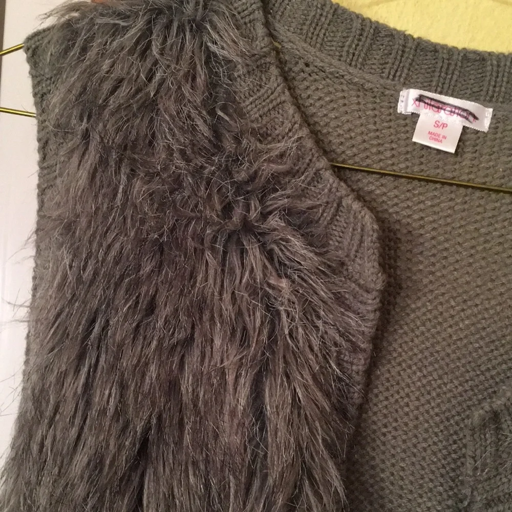 EUC Xhilaration faux fur vest, gray color, women size - Picture 2 of 14